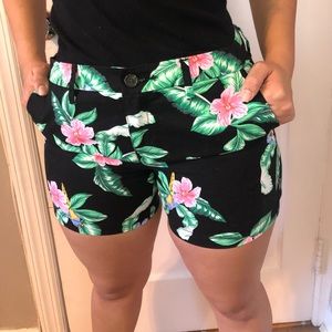 🔴SOLD🔴 Khaki Material Shorts